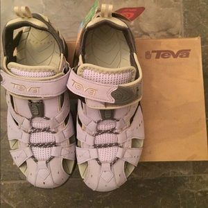 Teva Dozer Shoes Size 5